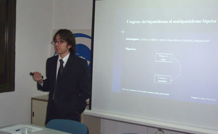 Santiago Alles durante su exposici&oacute;n en la sede de CADAL