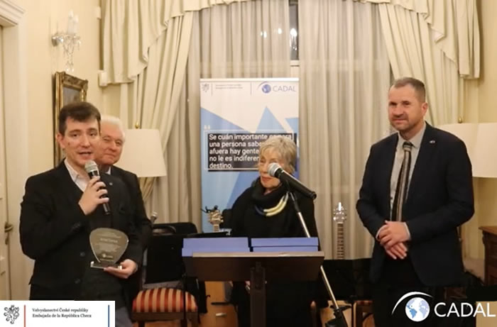 Reconocimientos al compromiso con la solidaridad democrática internacional