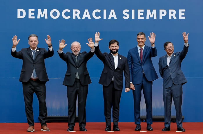 ¿Democracia siempre? Los límites del progresismo