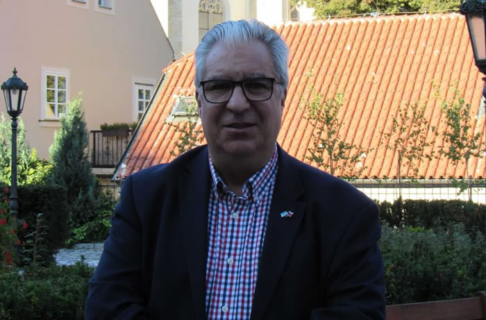 El argentino Gabriel Salvia recibe el premio Gratias Agit por divulgar el buen nombre de Chequia en el mundo